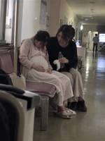 身重の愛人を抱き起こした私
