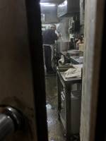 解雇された職人が未明に餡を練る