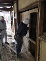 ３年墓参りした義父が、古い家の壁の奥で呼んでいる