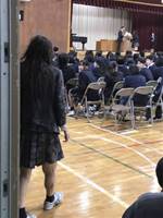 娘を救った担任に、娘が叫んだ「信じるな」