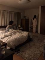 夫が失明してから、私はもう明かりを消せない